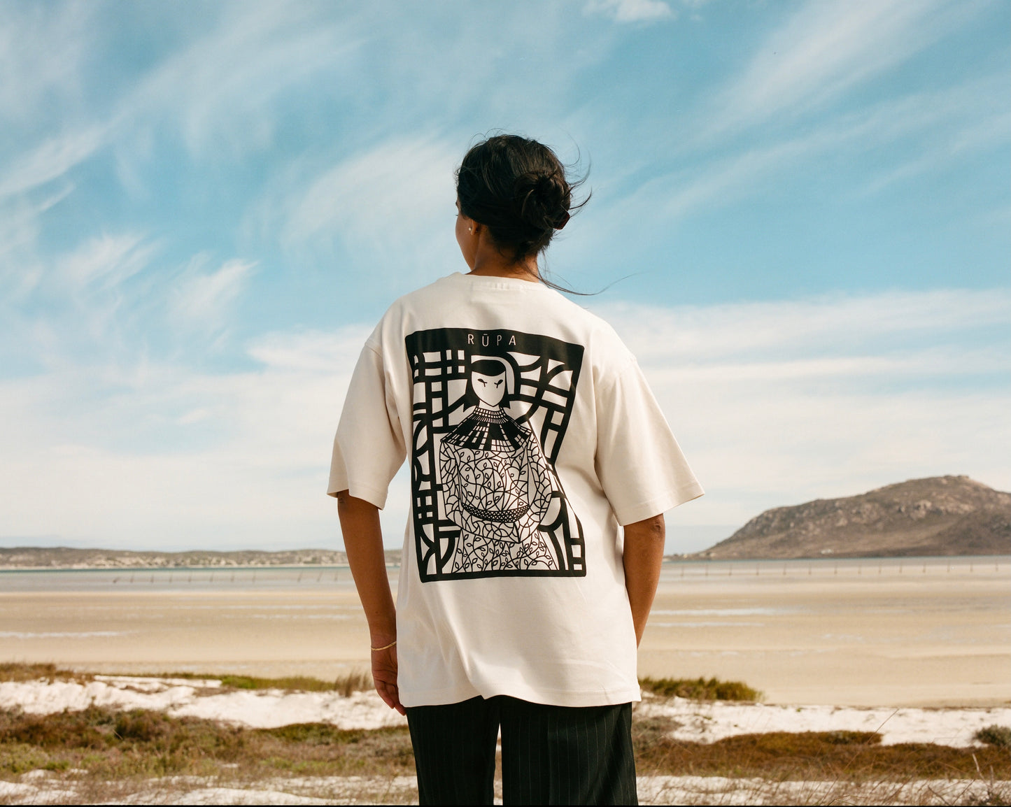 Lady in RŪPA T-shirt